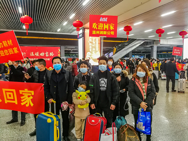 201.专车接员工返厂.jpg